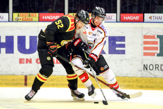 Brynäs Christopher Liljewall och Luleås Viktor Grahn