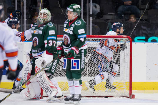 Växjös Brendan Shinnimin jublar