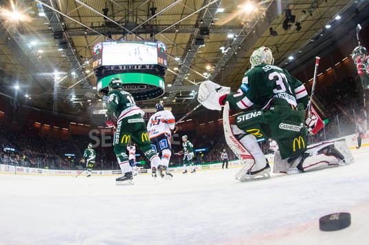 Frölundas målvakt Johan Gustafsson deppar