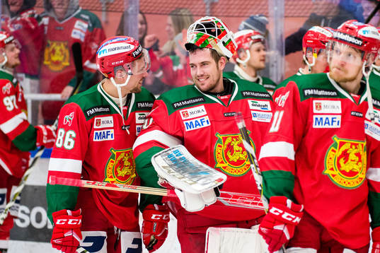 Moras Mathias Bromé och målvakt Mattias Pettersson jublar