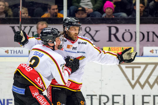 Luleås Daniel Sondell jublar