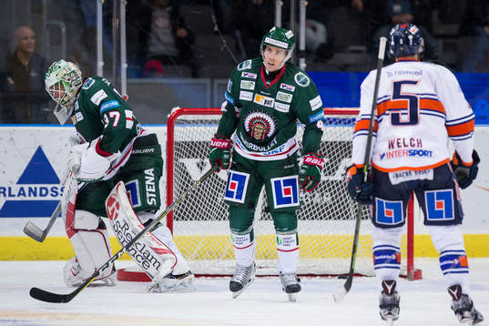 Frölundas målvakt Johan Gustafsson och Fredrik Styrman