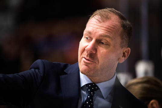 s tränare Johan Lindbom  reagerar
