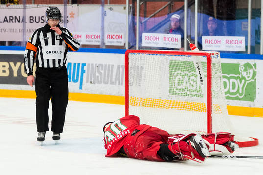 Moras målvakt Mattias Pettersson har ont