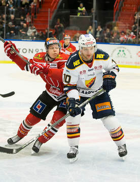 Örebros Daniel Viksten och Djurgårdens Niclas Bergfors
