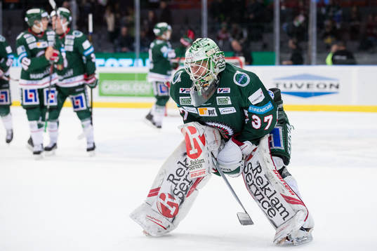 Frölundas målvakt Johan Gustafsson deppar