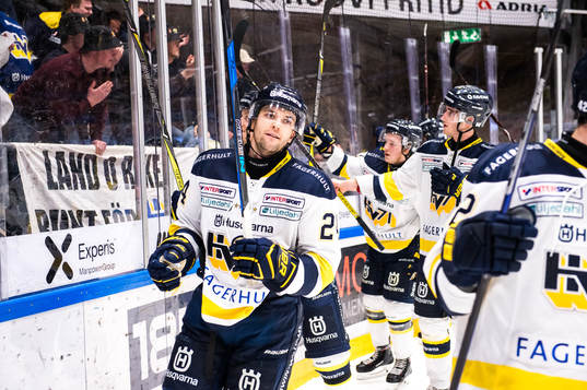 HV jublar med fansen