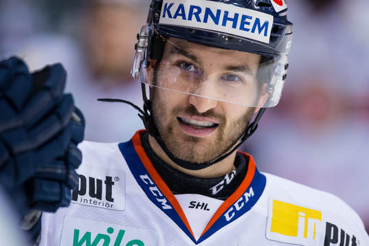 Växjös Andrew Calof jublar