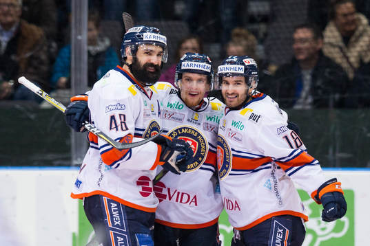 Växjös Andrew Calof jublar och omfamnas