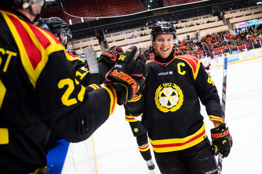 Brynäs Jacob Blomqvist jublar