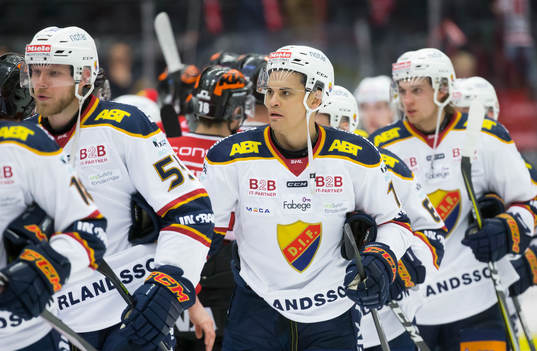 Djurgårdens Alexander Urbom och Rene Bourque  tackar