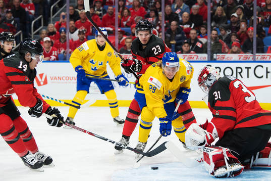 Kanadas Maxime Comtois, Sam Steel och målvakt Carter Hart