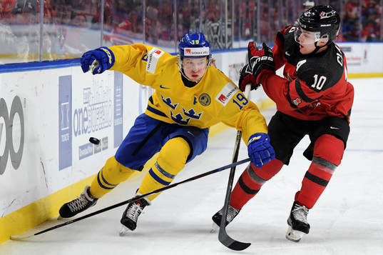 Sveriges Alexander Nylander och Kanadas Kale Clague