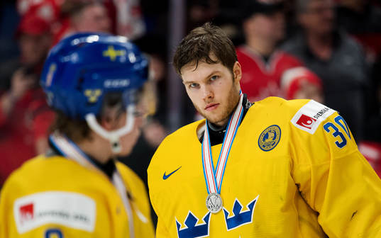 Sveriges målvakt Filip Gustavsson deppar