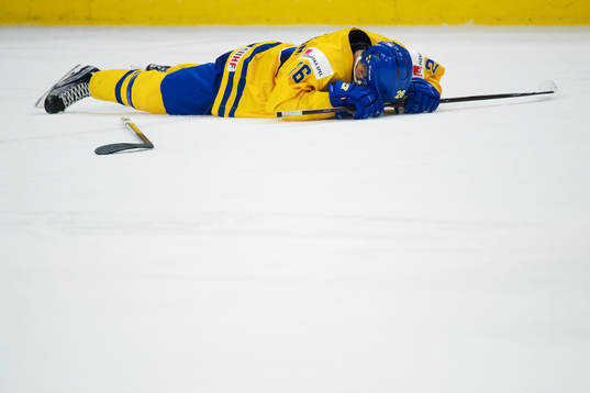 Sveriges Erik Brännström deppar