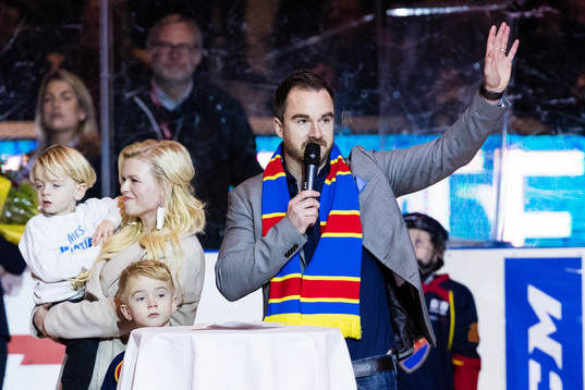 Djurgårdens före detta målvakt Mikael Tellqvist tackas