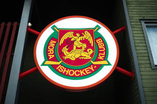Moras symbol utanför Jalas Arena före ishockeymatchen i