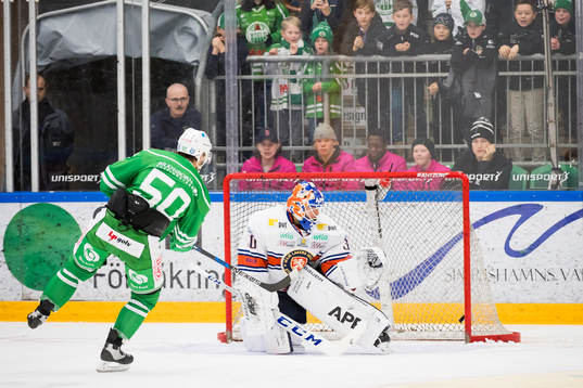 Rögles Juhamatti Aaltonen  jublar