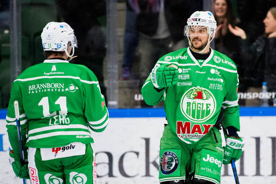 Rögles Juhamatti Aaltonen jublar med Bryan Lerg