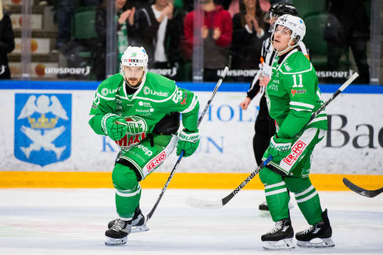 Rögles Juhamatti Aaltonen jublar