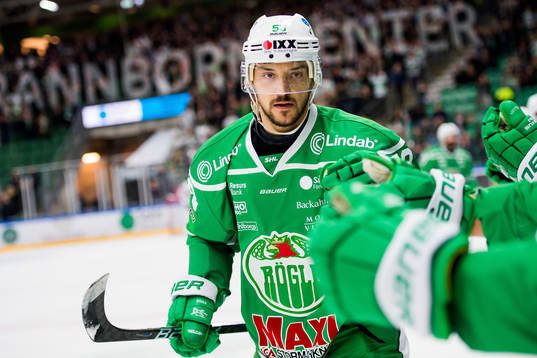 Rögles Juhamatti Aaltonen jublar