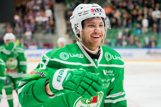 Rögles 'Linus Sandin jublar