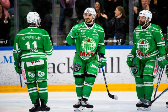 Rögles Juhamatti Aaltonen jublar med Bryan Lerg och Taylor
