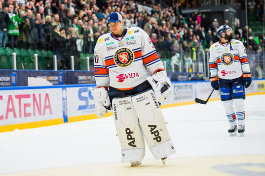 Växjös målvakt Viktor Fasth deppar