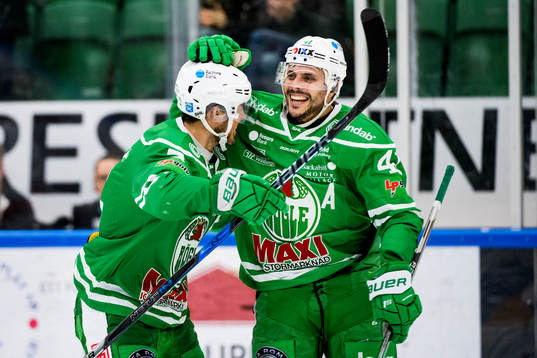 Rögles Alen Bibic kramar om Daniel Widing som gjort 6-1 i