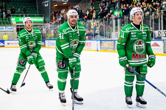 Rögles Craig Schira, Daniel Widing och Bryan Lerg jublar
