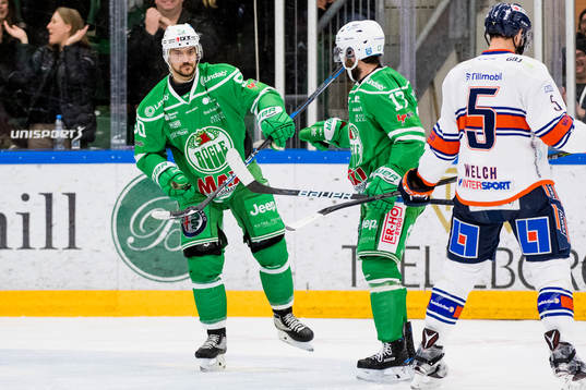 Rögles Juhamatti Aaltonen jublar med Taylor Matson