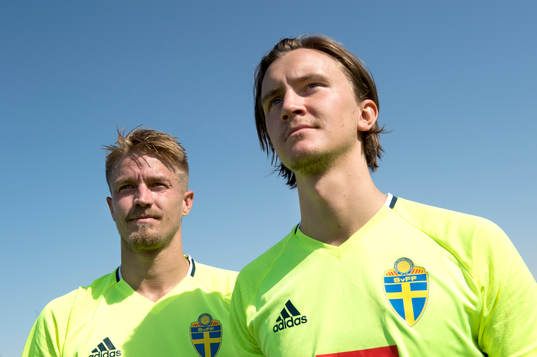 Sveriges och AIKs Rasmus Lindkvist och Kristoffer Olsson