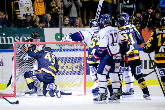 Skellefteås Oscar Möller är inne i Linköpings målbur
