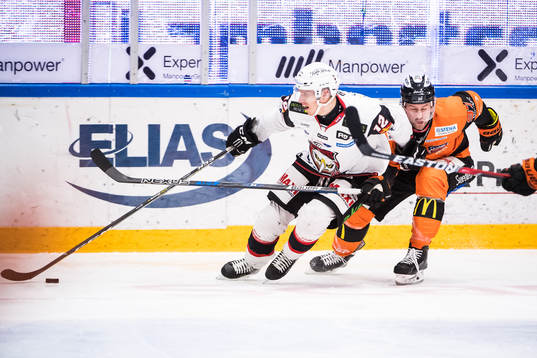 Malmö Redhawks Matias Lassen och Karlskronas Per Ledin
