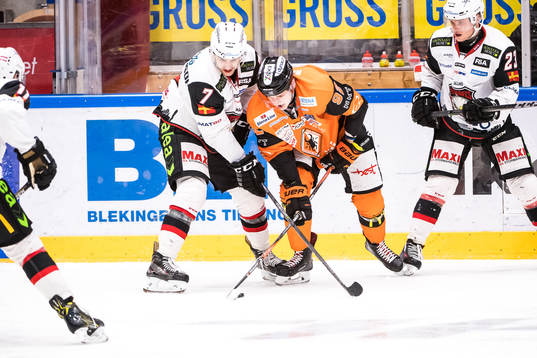 Malmö Redhawks Nils Andersson  och Karlskronas Henrik