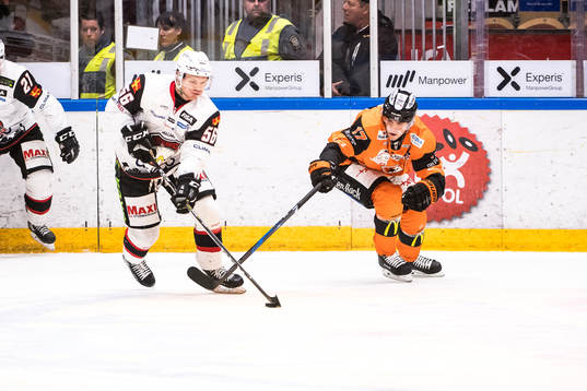 Malmö Redhawks Tobias Ekberg   och Karlskronas Joel Kellman