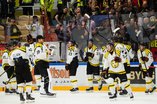 Brynäs spelare jublar
