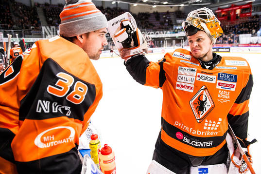Karlskronas målvakt Johannes Jönsson  och Karlskronas