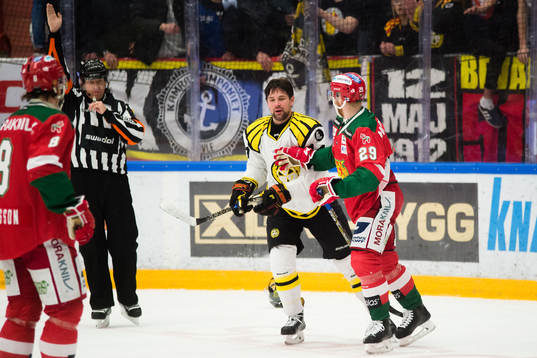 Brynäs Johan Alcén i bråk med Moras Marcus Fagerudd