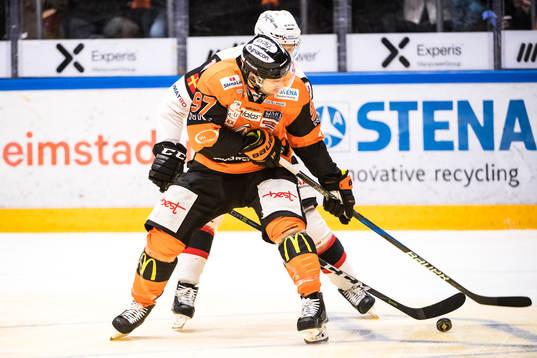 Malmö Redhawks Robin Alvarez  och Karlskronas Per Ledin
