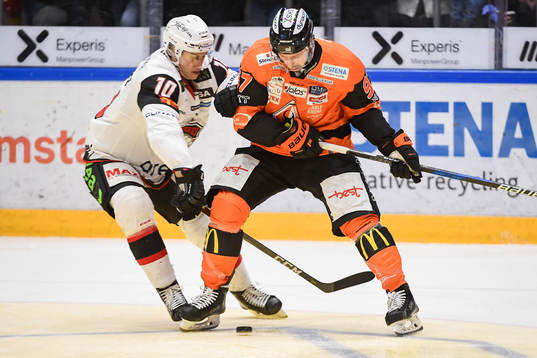 Malmö Redhawks Robin Alvarez och Karlskronas Per Ledin och