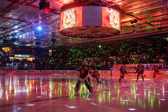 Moras spelare före ishockeymatchen i SHL mellan Mora och