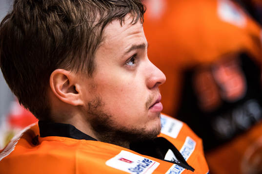 Karlskronas målvakt Henrik Lundberg  deppar