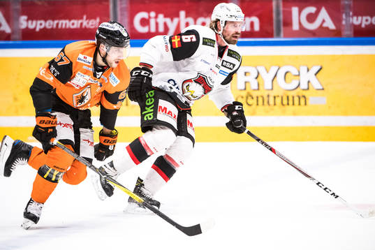 Karlskronas Konstantin Komarek och Malmö Redhawks Stefan