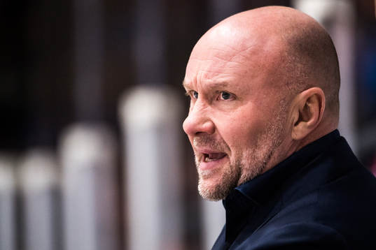 Malmö Redhawks tränare Peter Andersson reagerar