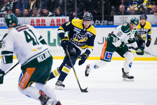 s Victor Ejdsell med pucken