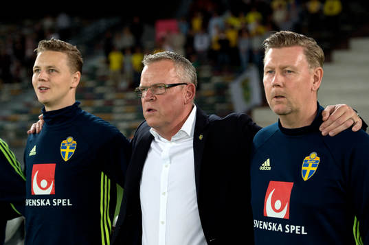 Sveriges förbundskapten Janne Andersson assisterande