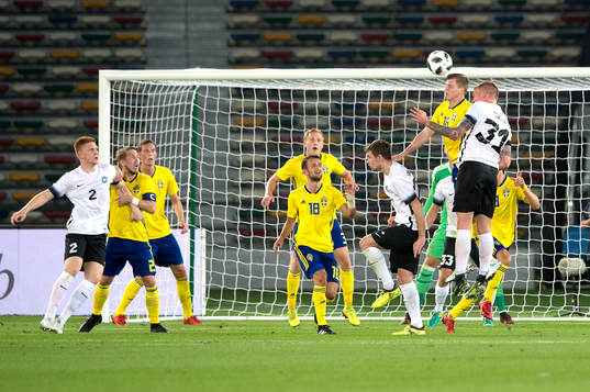 Sveriges Joakim Nilsson och Estlands Joonas Tamm med Robert