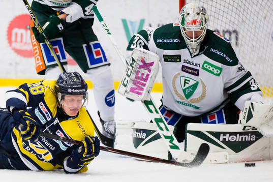 Färjestads Ilari Melart och målvakt Lars Haugen