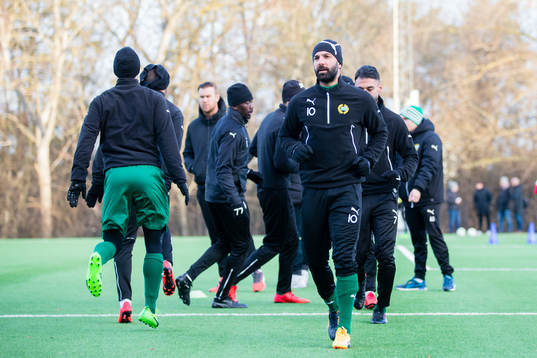 Hammarbys Kennedy Bakircioglu värmer upp